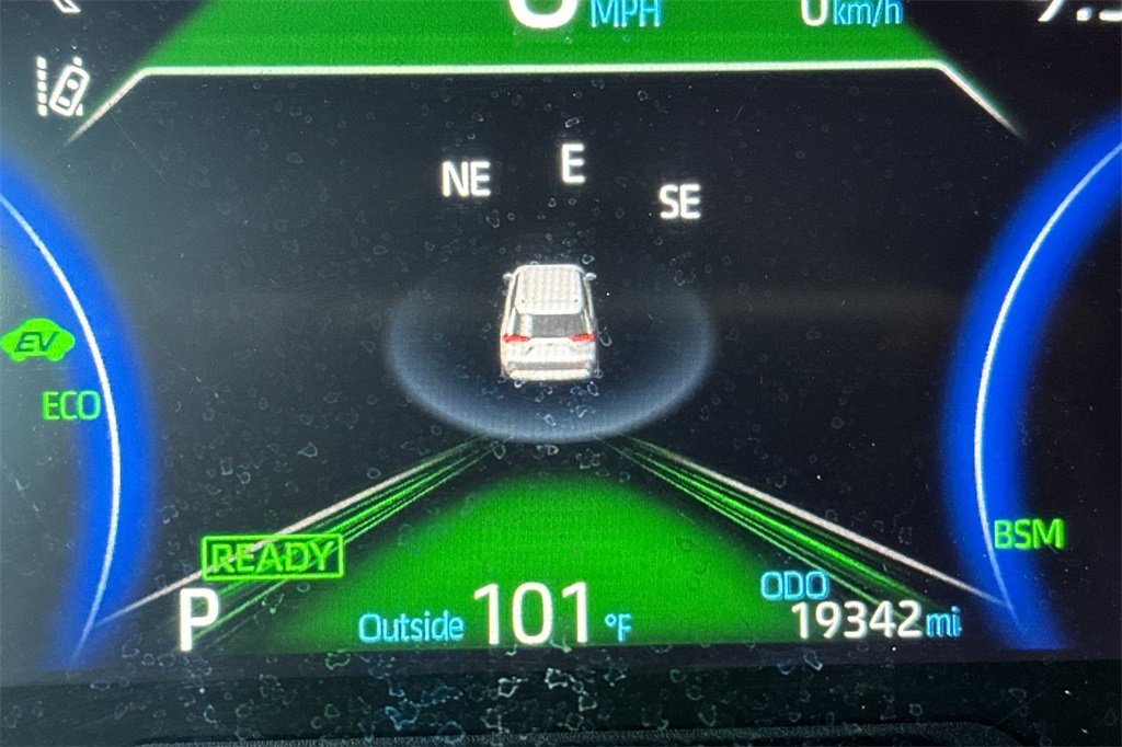 Used 2024 Toyota RAV4 SE image 30