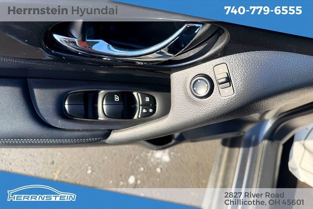 Used 2017 Nissan Rogue S image 14