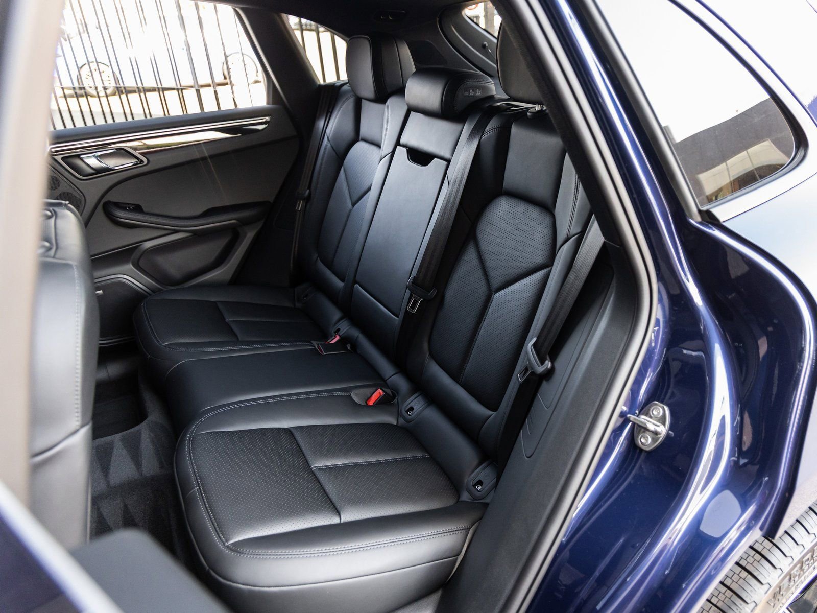 Certified 2025 Porsche Macan image 29