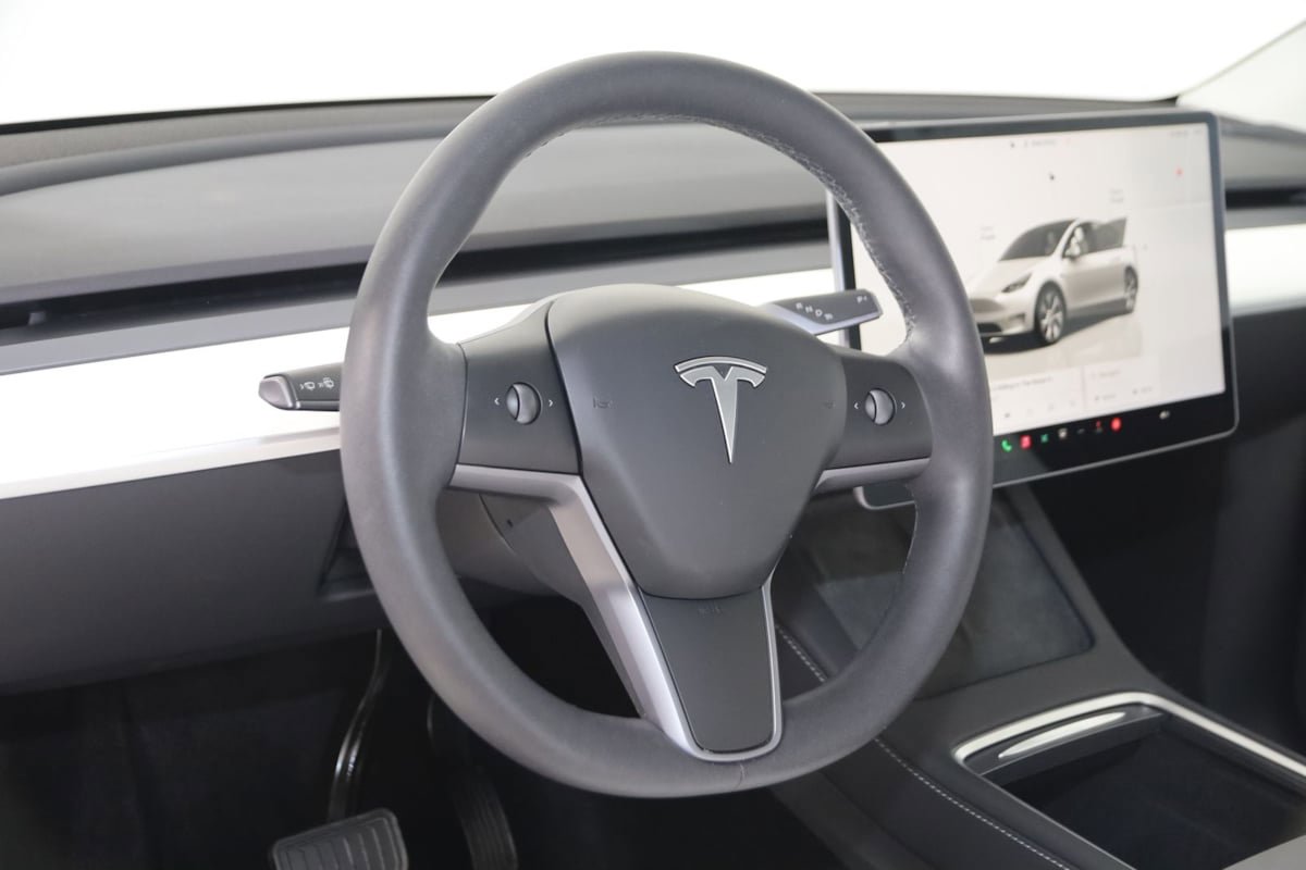 Used 2024 Tesla Model Y Long Range AWD/4WD image 6