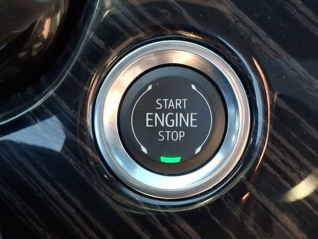 Used 2025 Cadillac XT6 Premium Luxury image 24