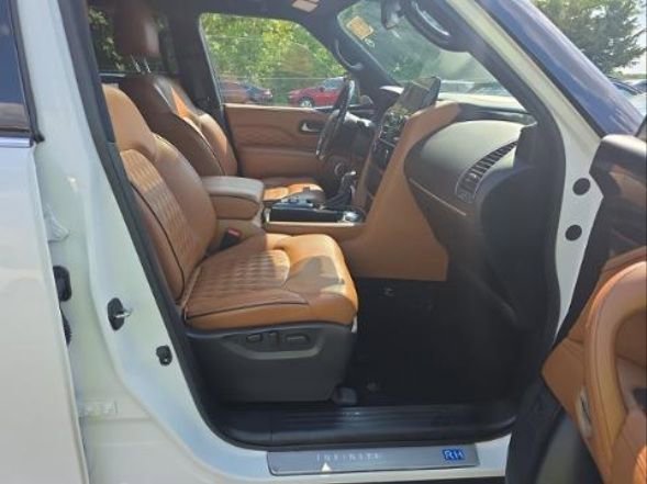 Used 2024 INFINITI QX80 Sensory AWD/4WD image 6