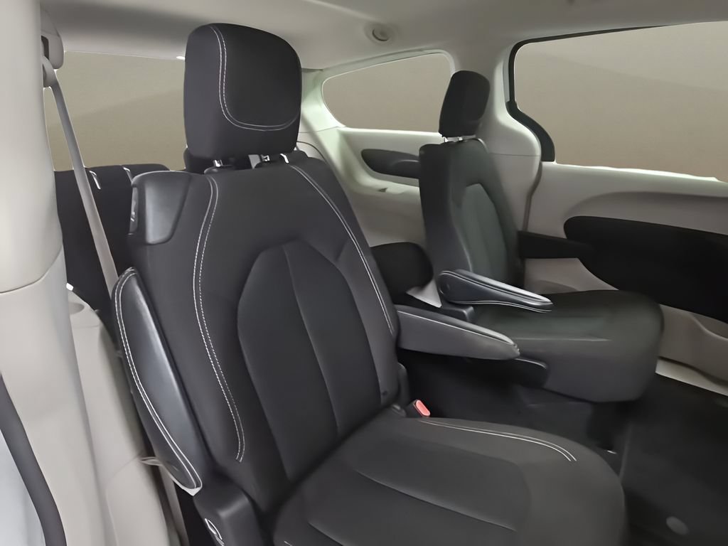 Used 2022 Chrysler Voyager LX FWD image 20