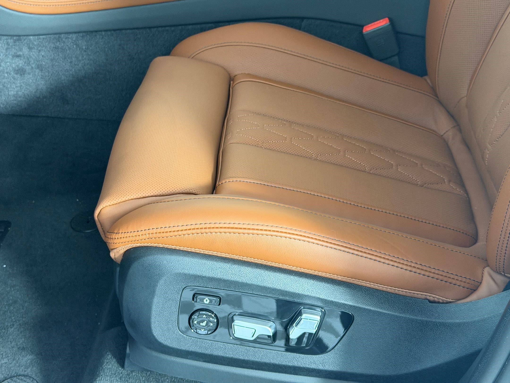 New 2027 BMW X7 xDrive40i w/ Executive Package AWD/4WD image 13