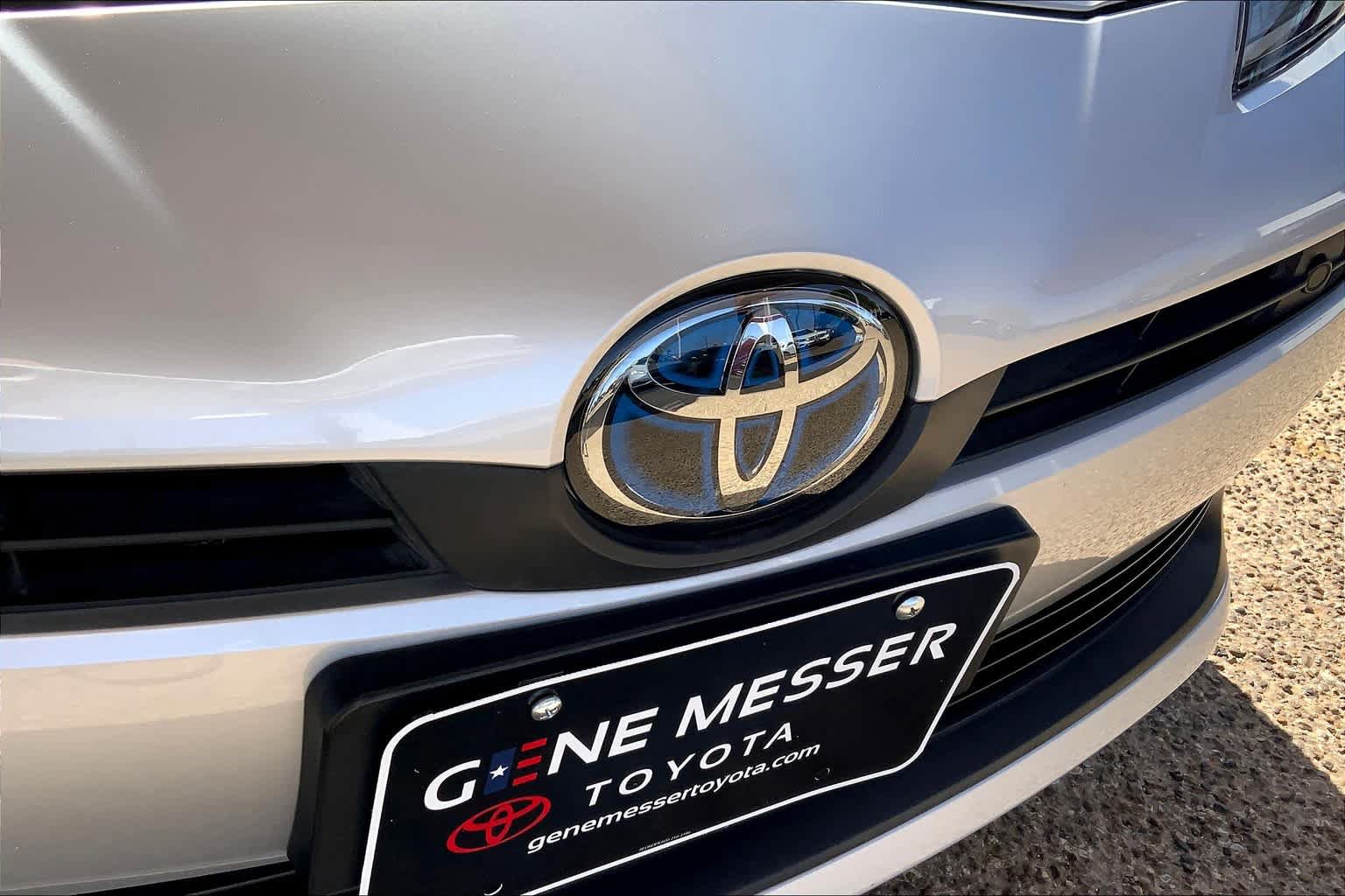 Used 2020 Toyota Prius LE FWD image 29