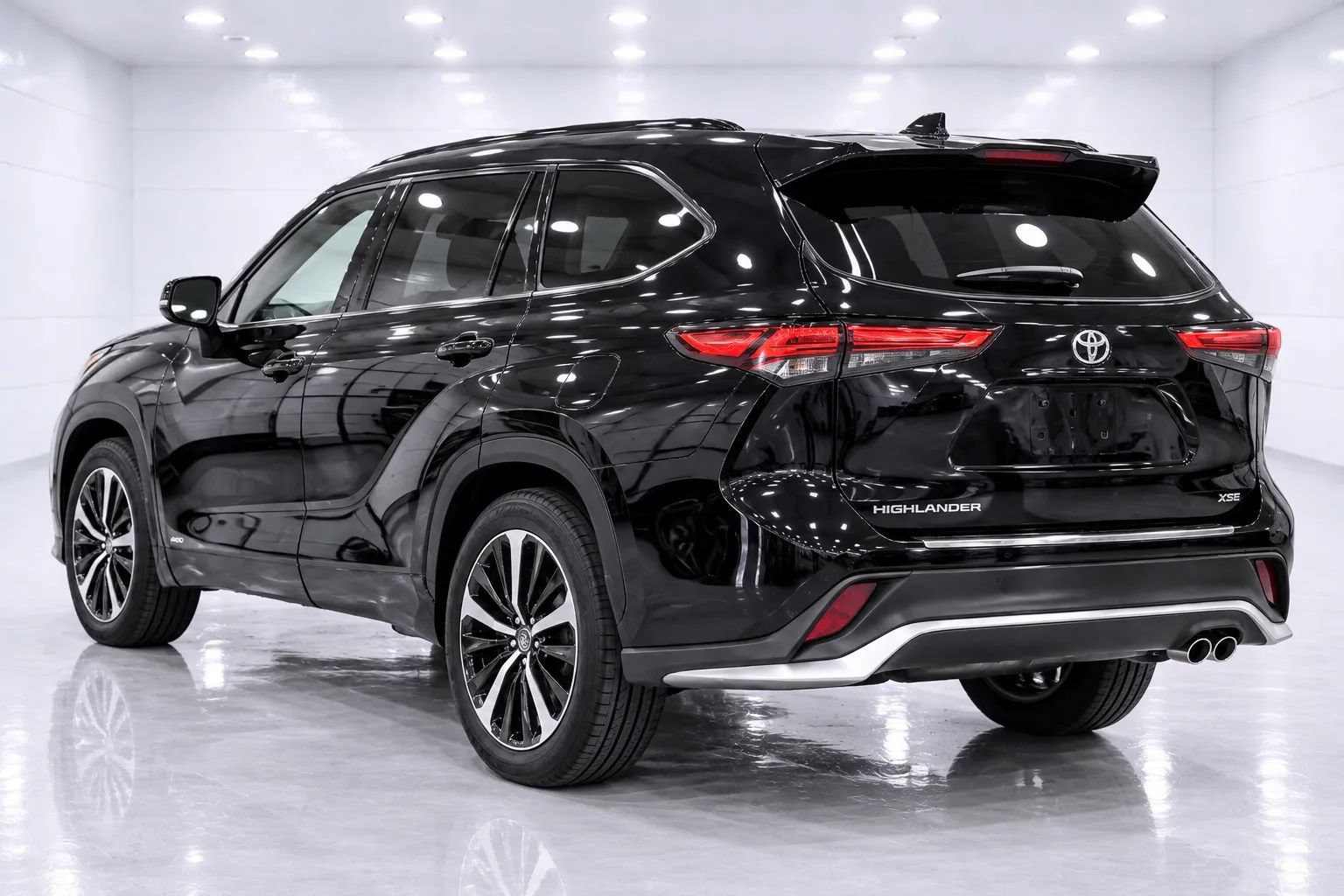 Used 2022 Toyota Highlander XSE AWD/4WD image 3