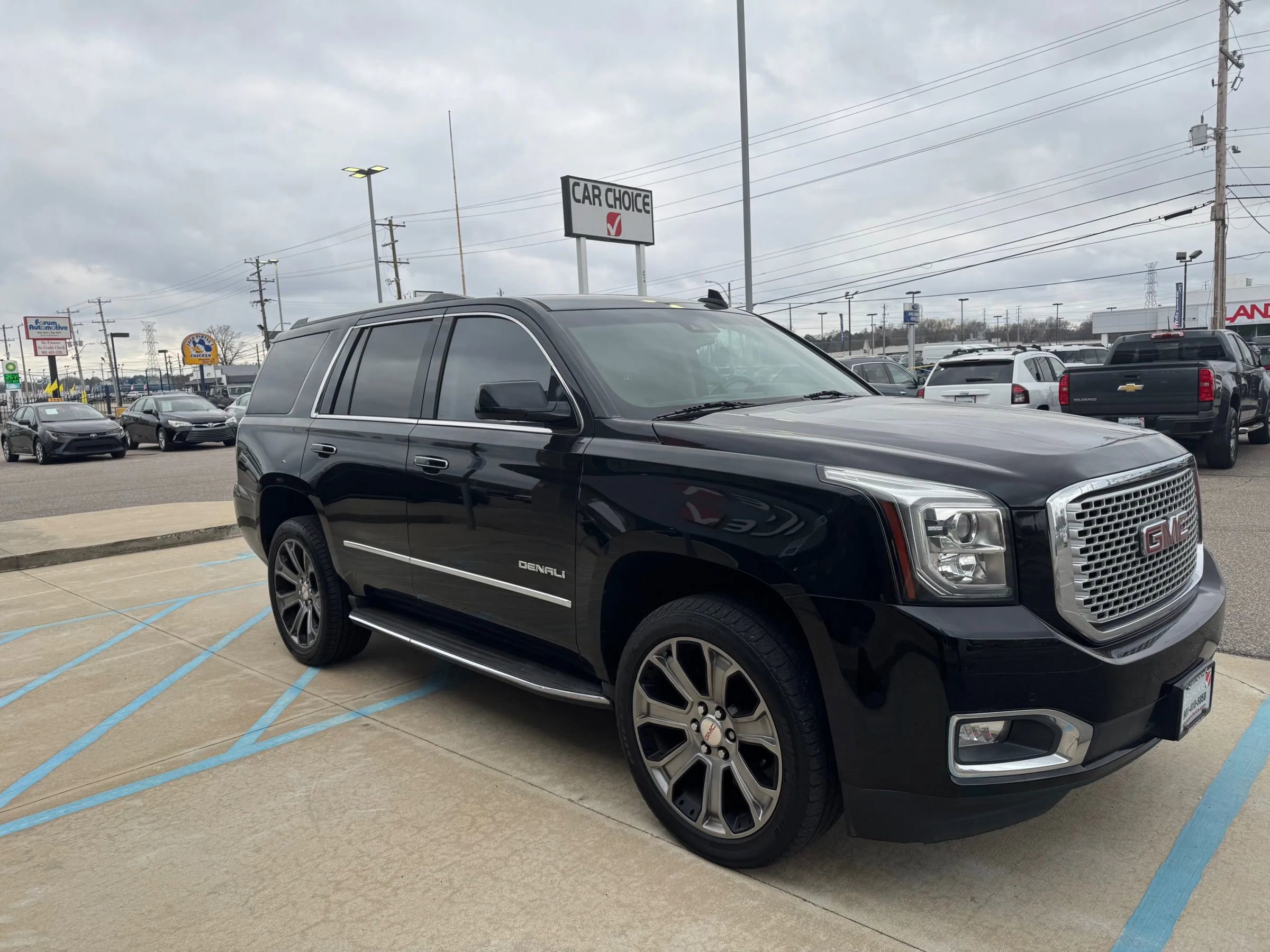 Used 2017 GMC Yukon Denali w/ Open Road Package image 3