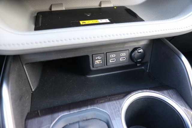 Used 2023 Toyota Highlander L image 27
