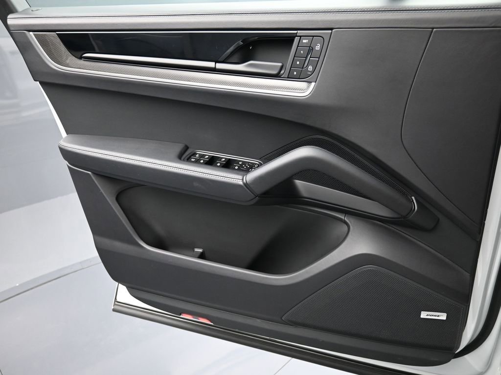 Certified 2024 Porsche Cayenne Turbo image 21