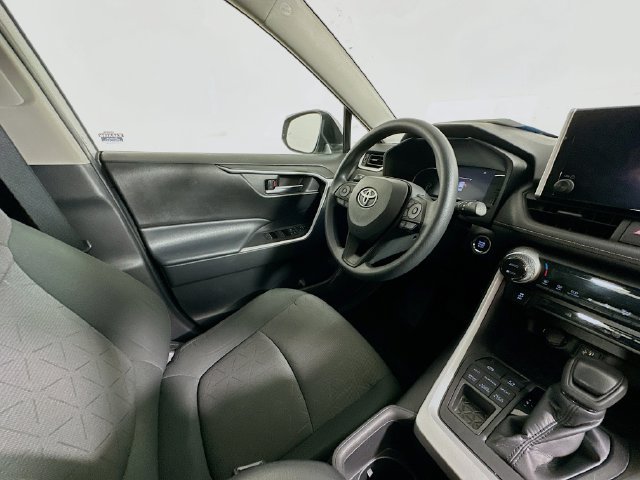 Used 2023 Toyota RAV4 XLE AWD/4WD image 32