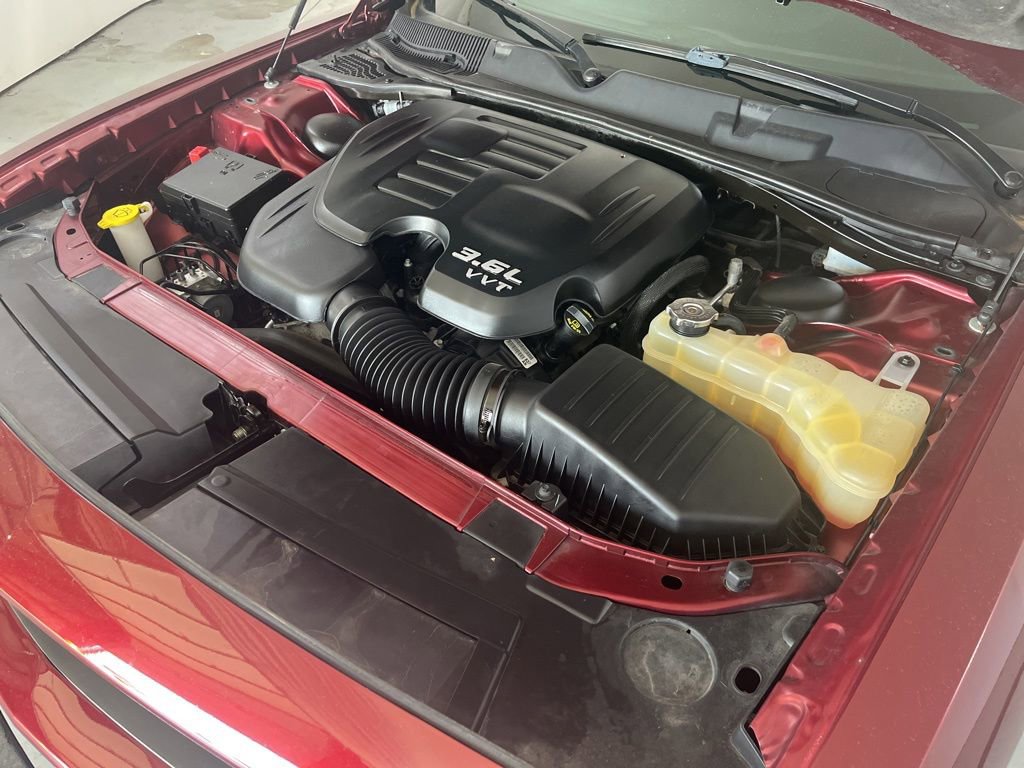 Used 2021 Dodge Challenger SXT w/ Driver Convenience Group RWD image 9