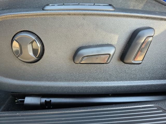 Used 2023 Volkswagen Golf R image 5