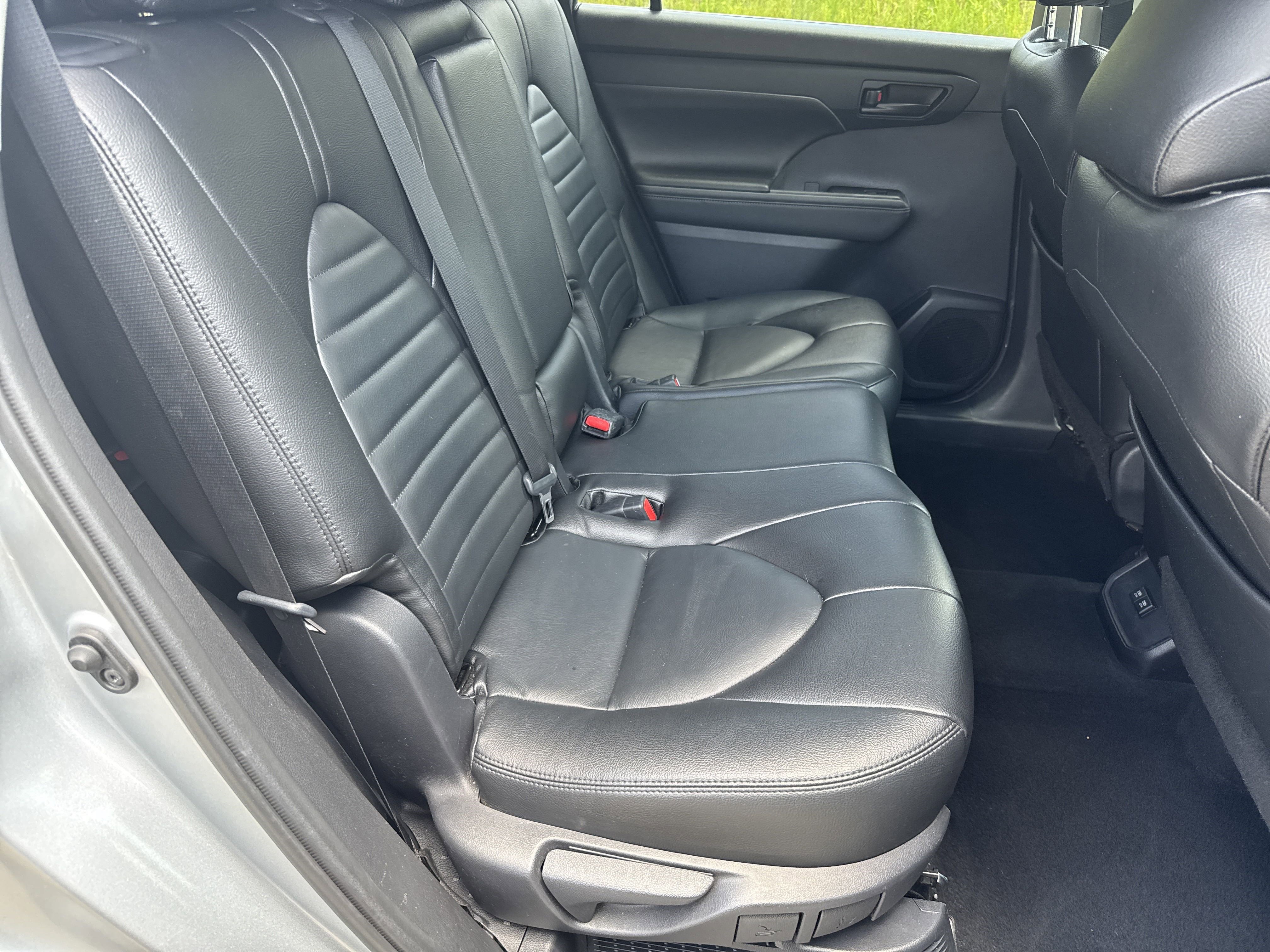 Used 2020 Toyota Highlander LE image 15