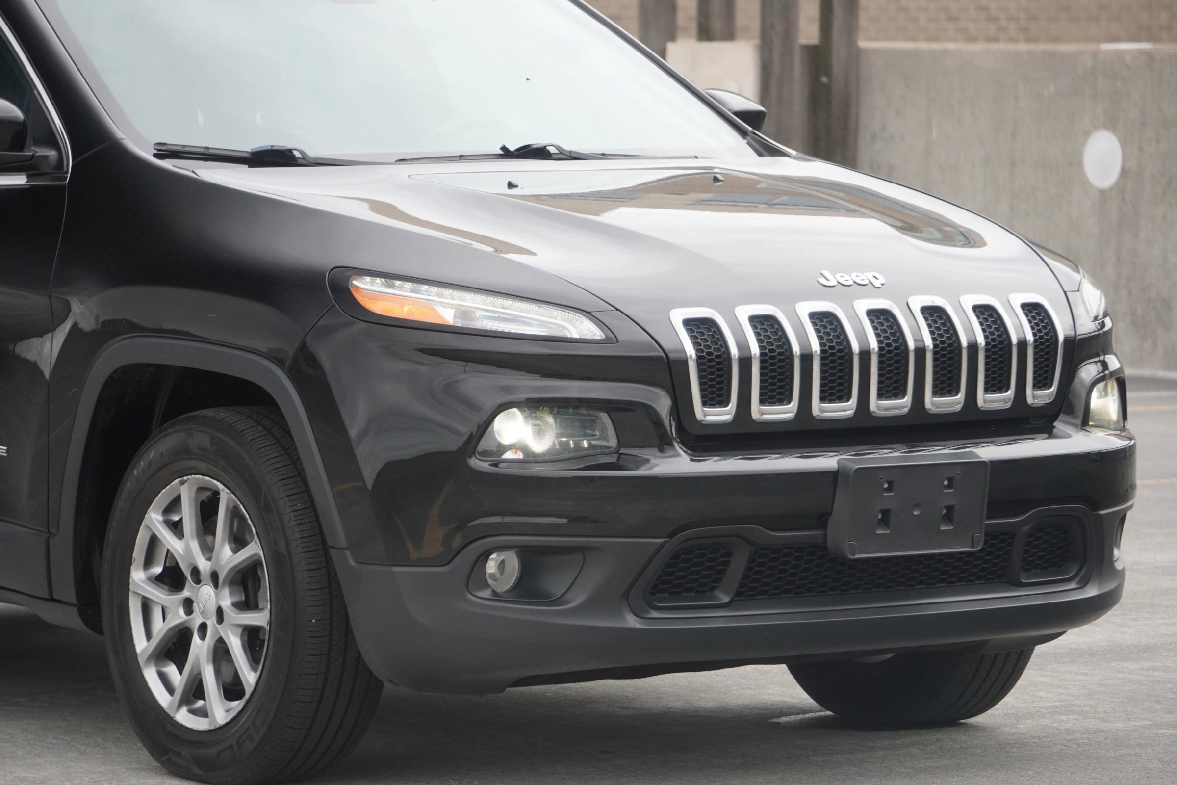 Used 2018 Jeep Cherokee Latitude Plus w/ Cold Weather Group image 25