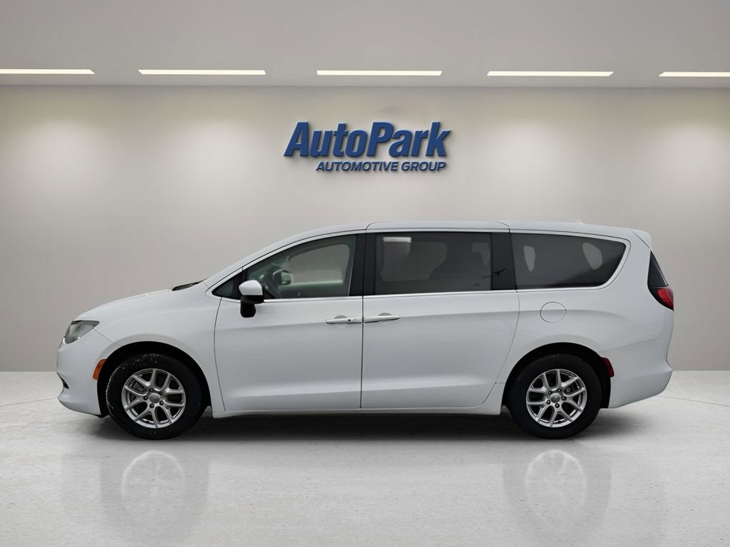 Used 2020 Chrysler Voyager LX FWD image 4