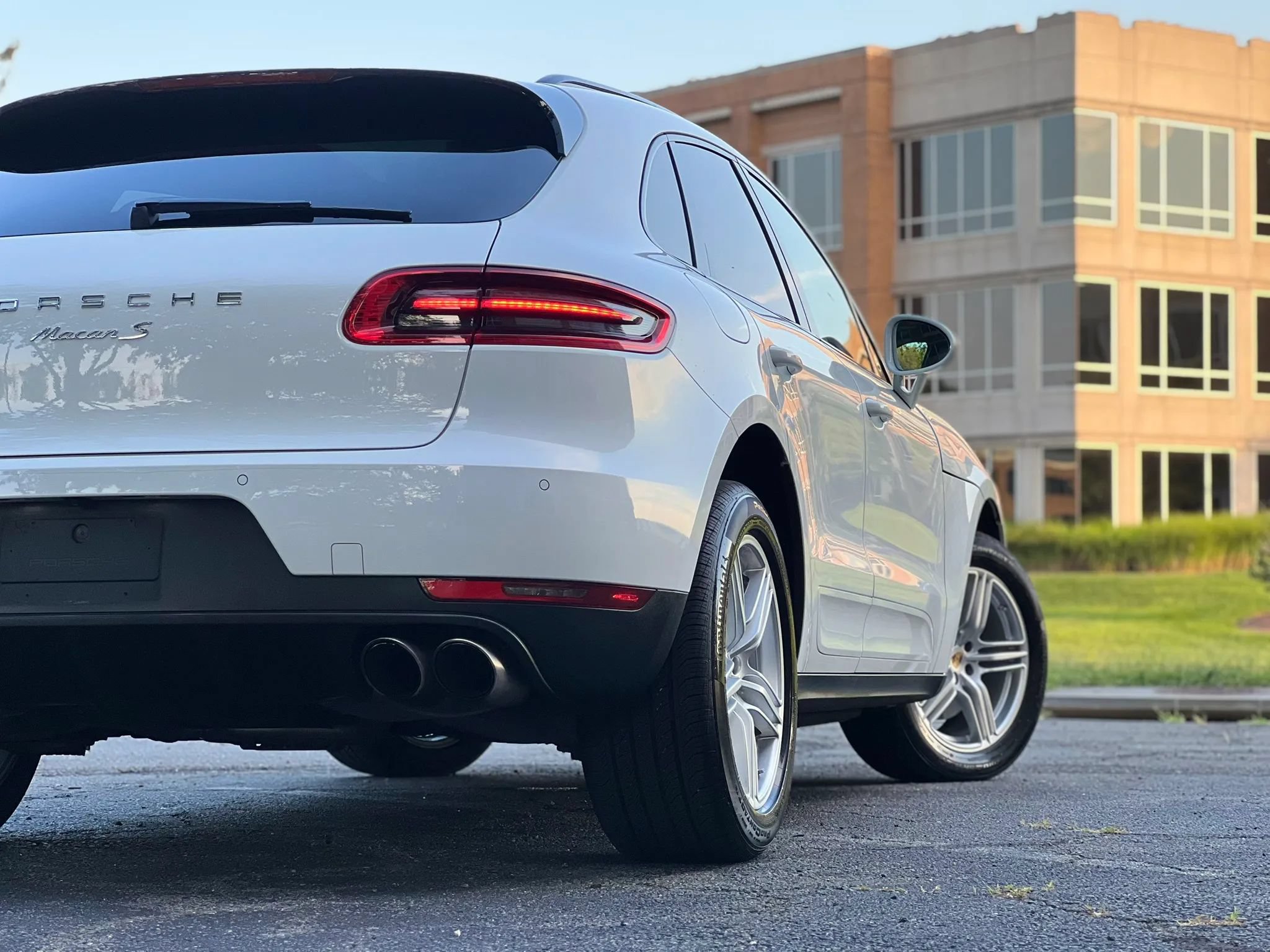Used 2017 Porsche Macan S AWD/4WD image 11