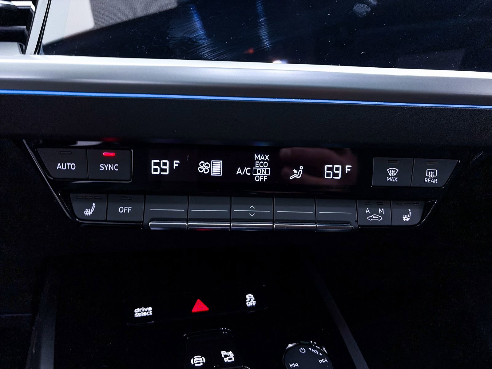 Used 2024 Audi Q4 e-tron Premium Plus w/ Premium Plus AWD/4WD image 18