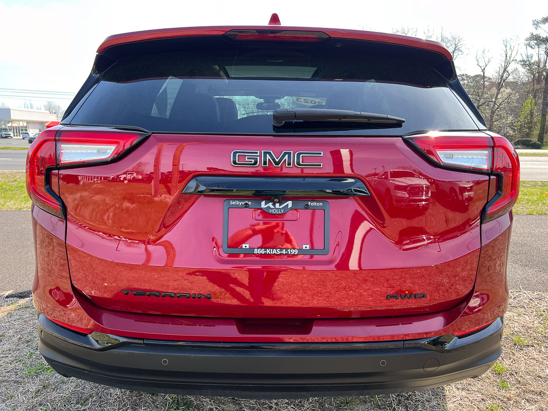Used 2023 GMC Terrain SLT w/ Tech Package image 4