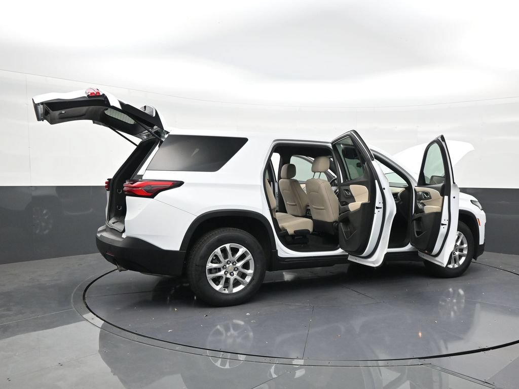 Used 2023 Chevrolet Traverse LS FWD image 28