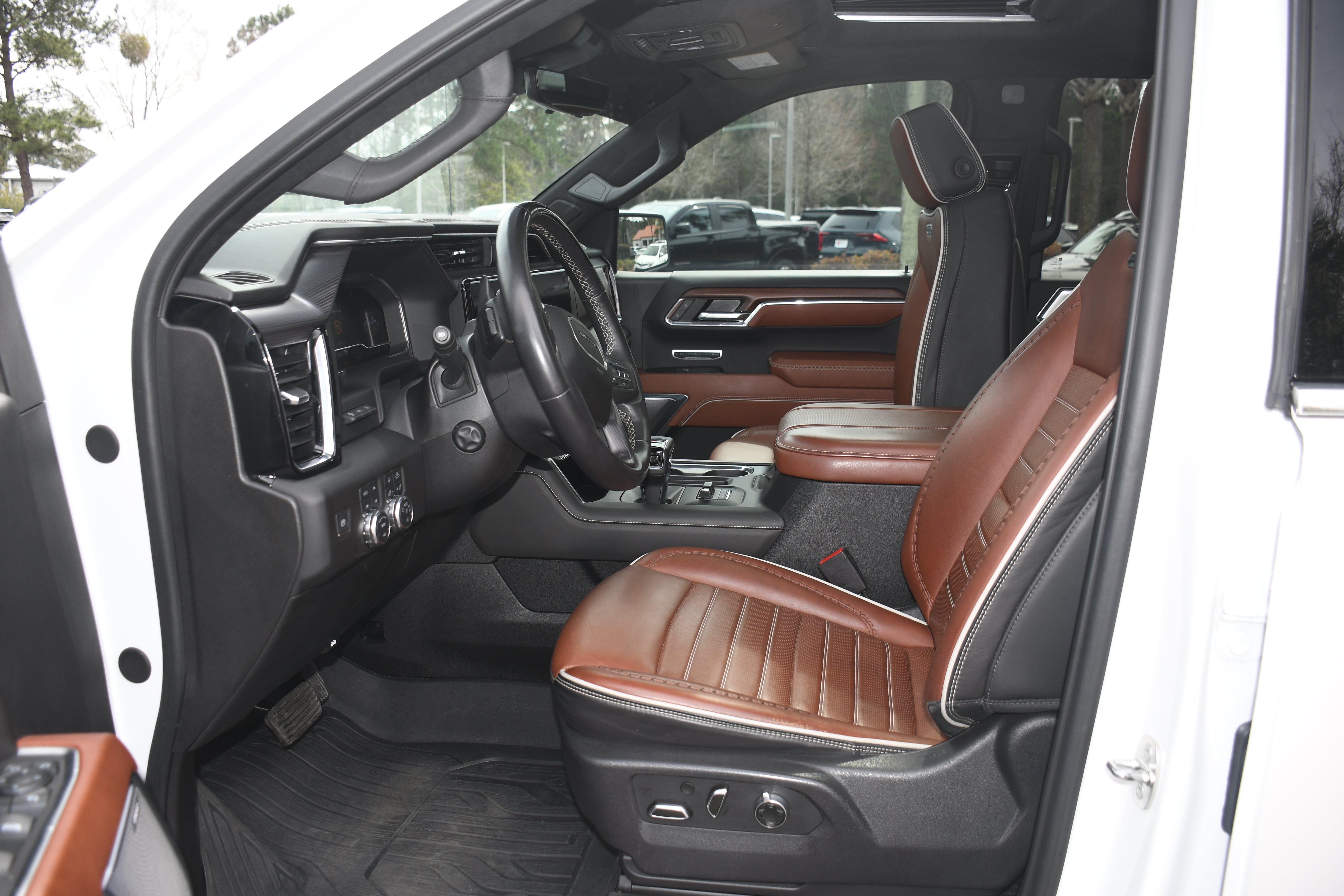 Used 2024 GMC Sierra 1500 Denali Ultimate AWD/4WD image 8