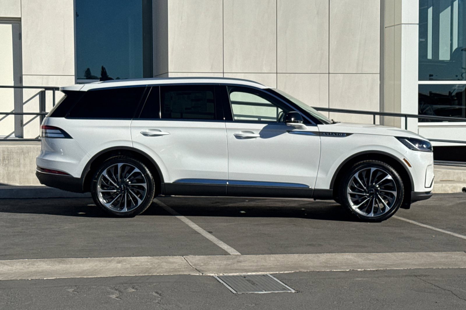 New 2026 Lincoln Aviator Reserve w/ Illumination Package image 2
