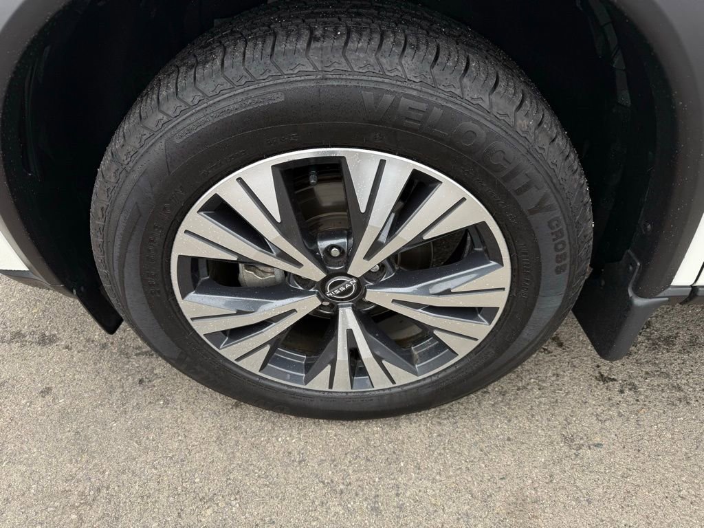 Certified 2023 Nissan Rogue SV image 9