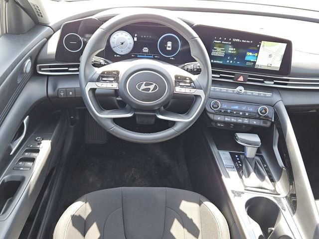Used 2025 Hyundai Elantra SEL FWD image 12