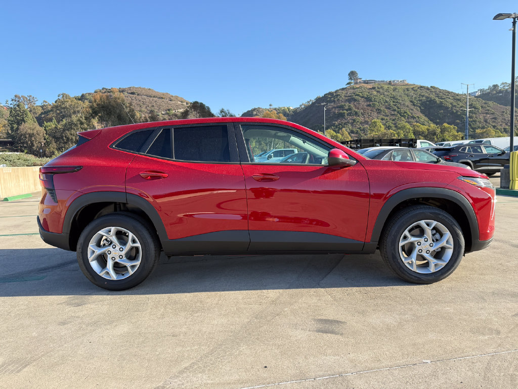 New 2026 Chevrolet Trax LS w/ LS Convenience Package FWD image 5