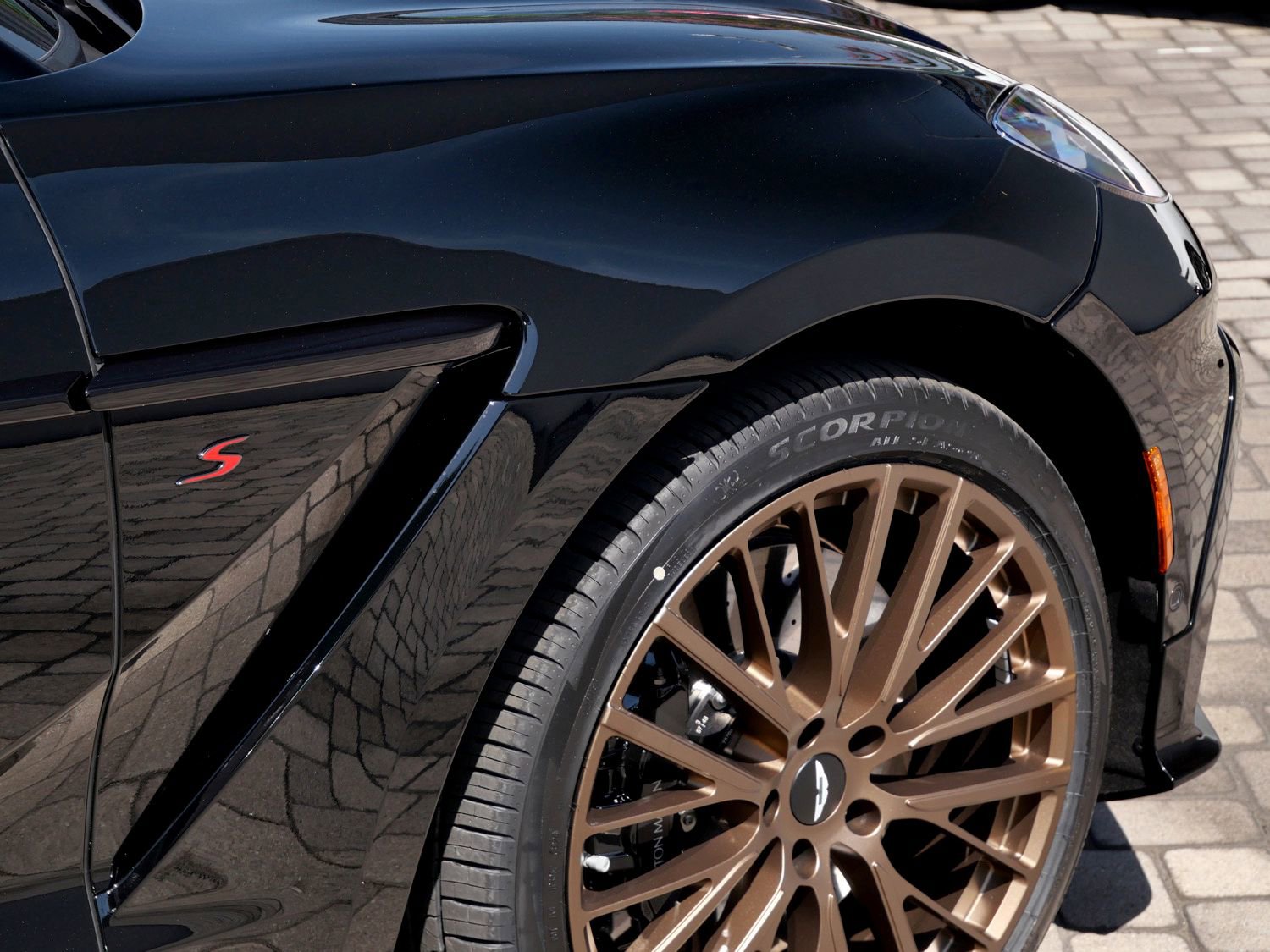 New 2026 Aston Martin DBX S AWD/4WD image 9