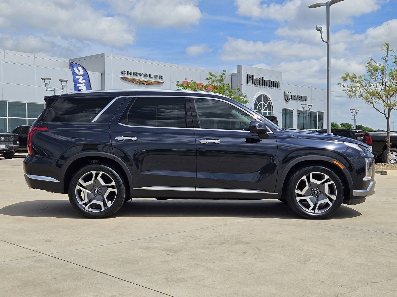 Used 2024 Hyundai Palisade Limited image 7