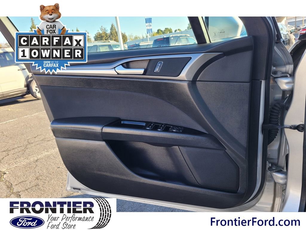 Used 2016 Ford Fusion SE image 13