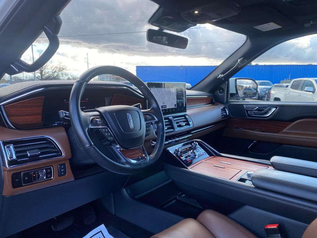Used 2024 Lincoln Navigator L Reserve w/ Monochromatic Package image 11