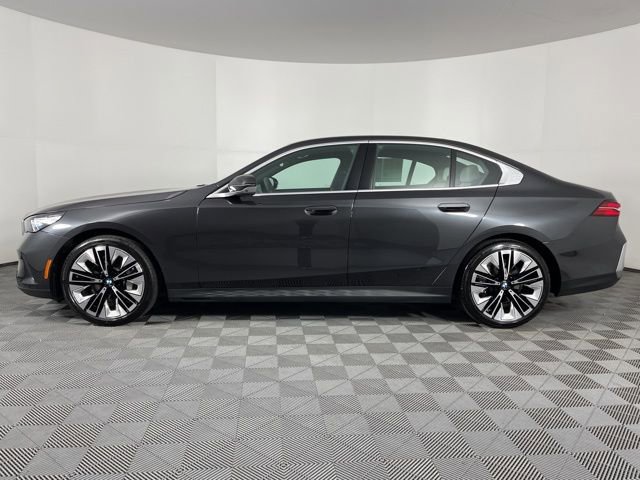 Used 2024 BMW 530i w/ Premium Package image 6