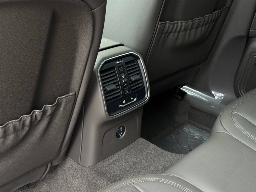 New 2025 Porsche Macan image 27