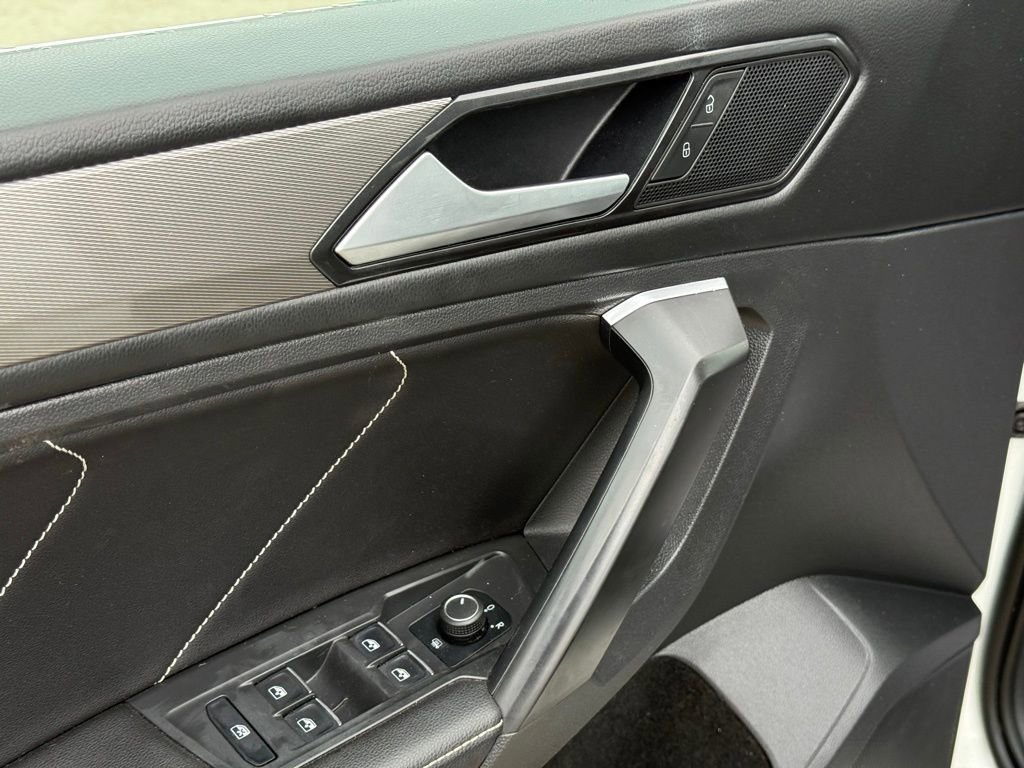 Used 2022 Volkswagen Tiguan SE image 11