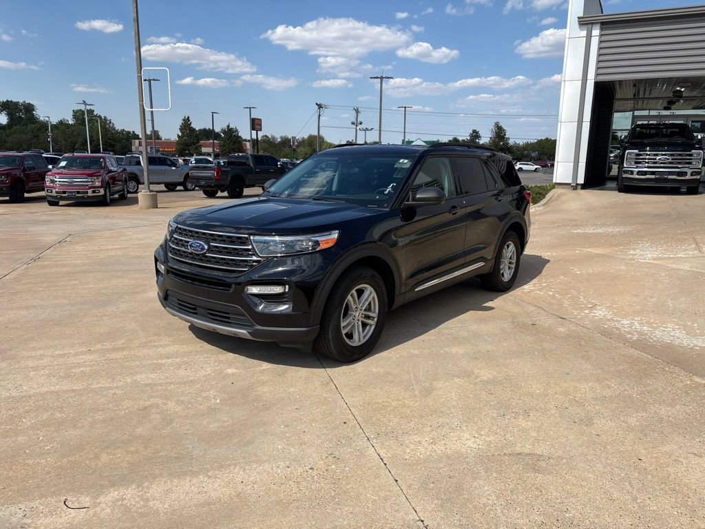Used 2024 Ford Explorer XLT w/ Equipment Group 202A AWD/4WD image 8