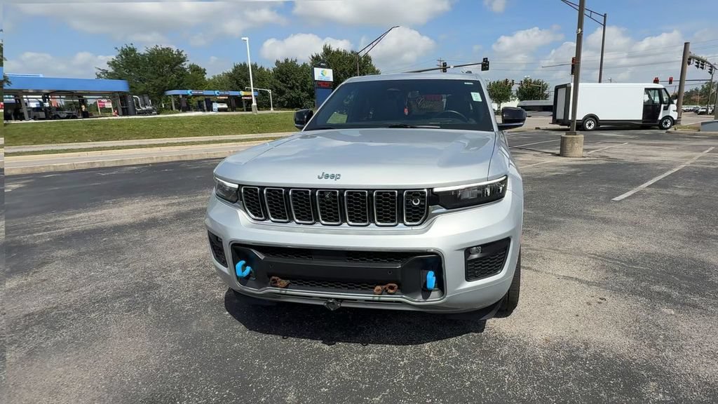 Used 2022 Jeep Grand Cherokee Overland w/ Advanced Protech Group III AWD/4WD image 3
