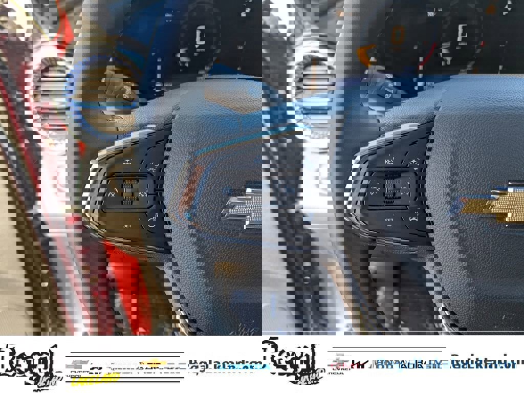 Used 2025 Chevrolet Trax LT w/ LT Convenience Package image 25