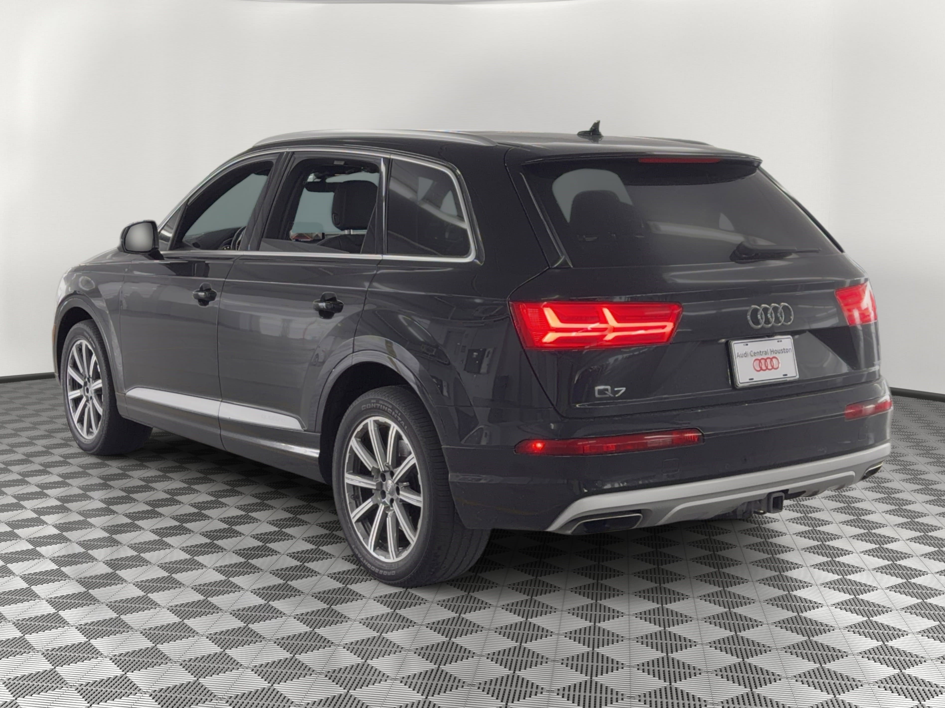 Used 2019 Audi Q7 3.0T Premium Plus w/ Premium Plus Package AWD/4WD image 3