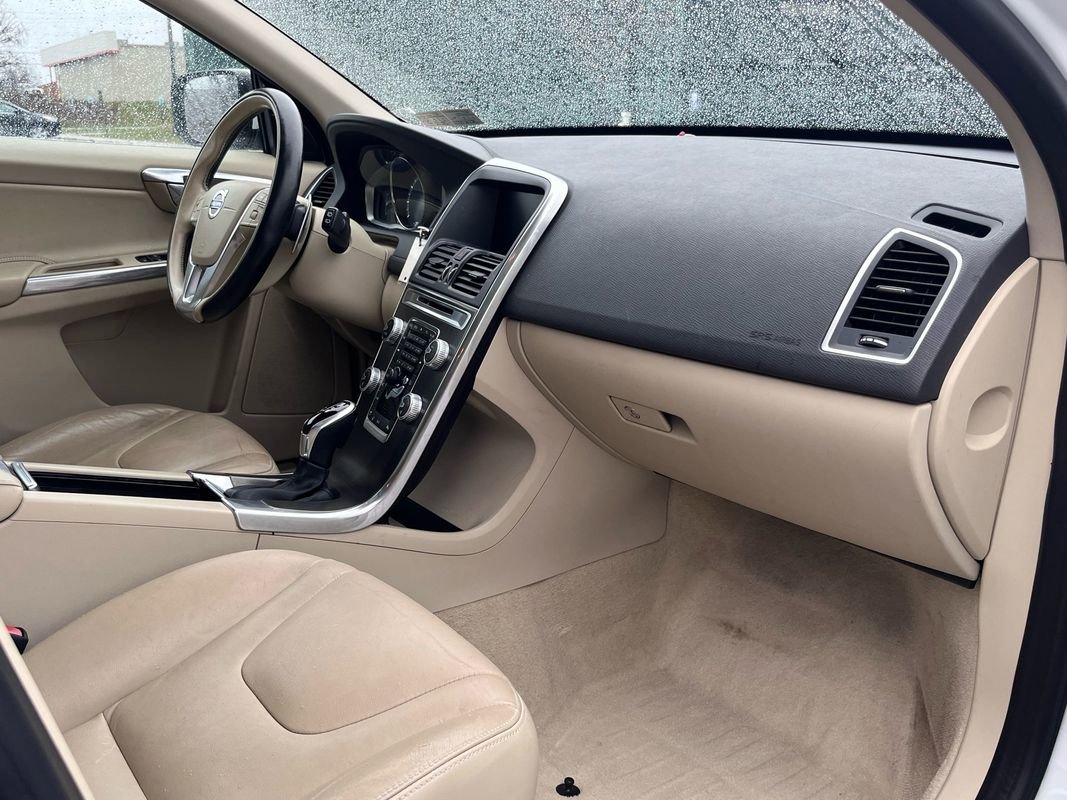 Used 2015 Volvo XC60 T6 image 13