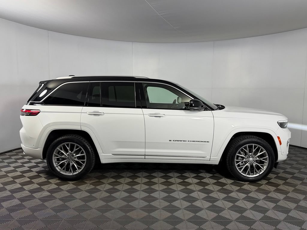 Used 2023 Jeep Grand Cherokee Summit w/ Rear Seat Video Group I AWD/4WD image 6