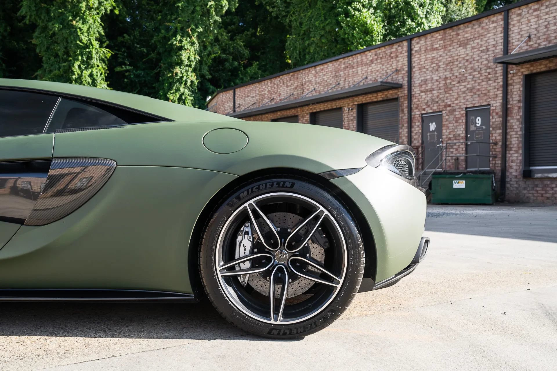 Used 2016 McLaren 570S Coupe RWD image 6