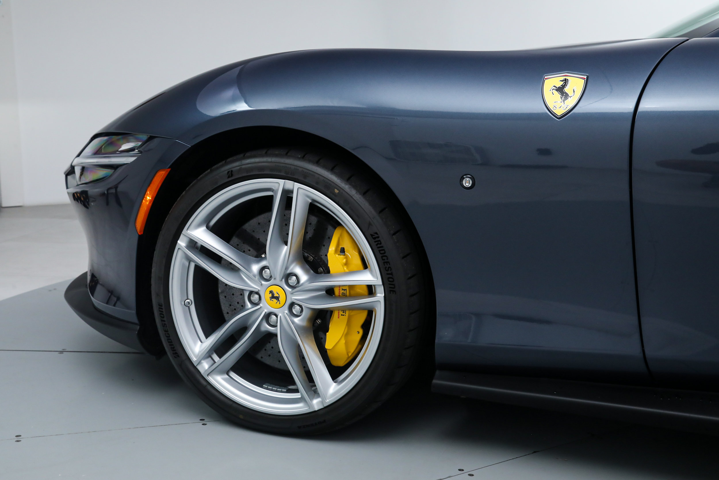 Certified 2025 Ferrari Roma Spider RWD image 16