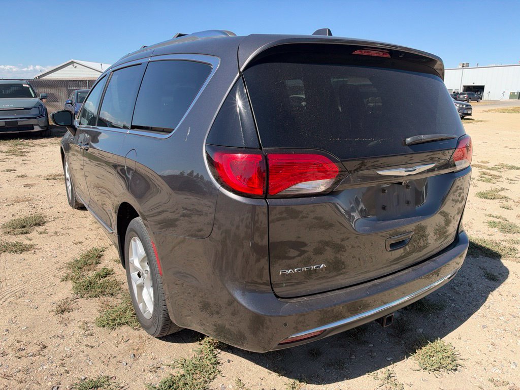 Used 2017 Chrysler Pacifica Touring-L Plus FWD image 3