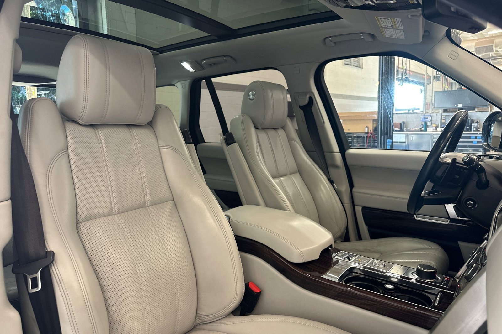 Used 2016 Land Rover Range Rover Supercharged image 31