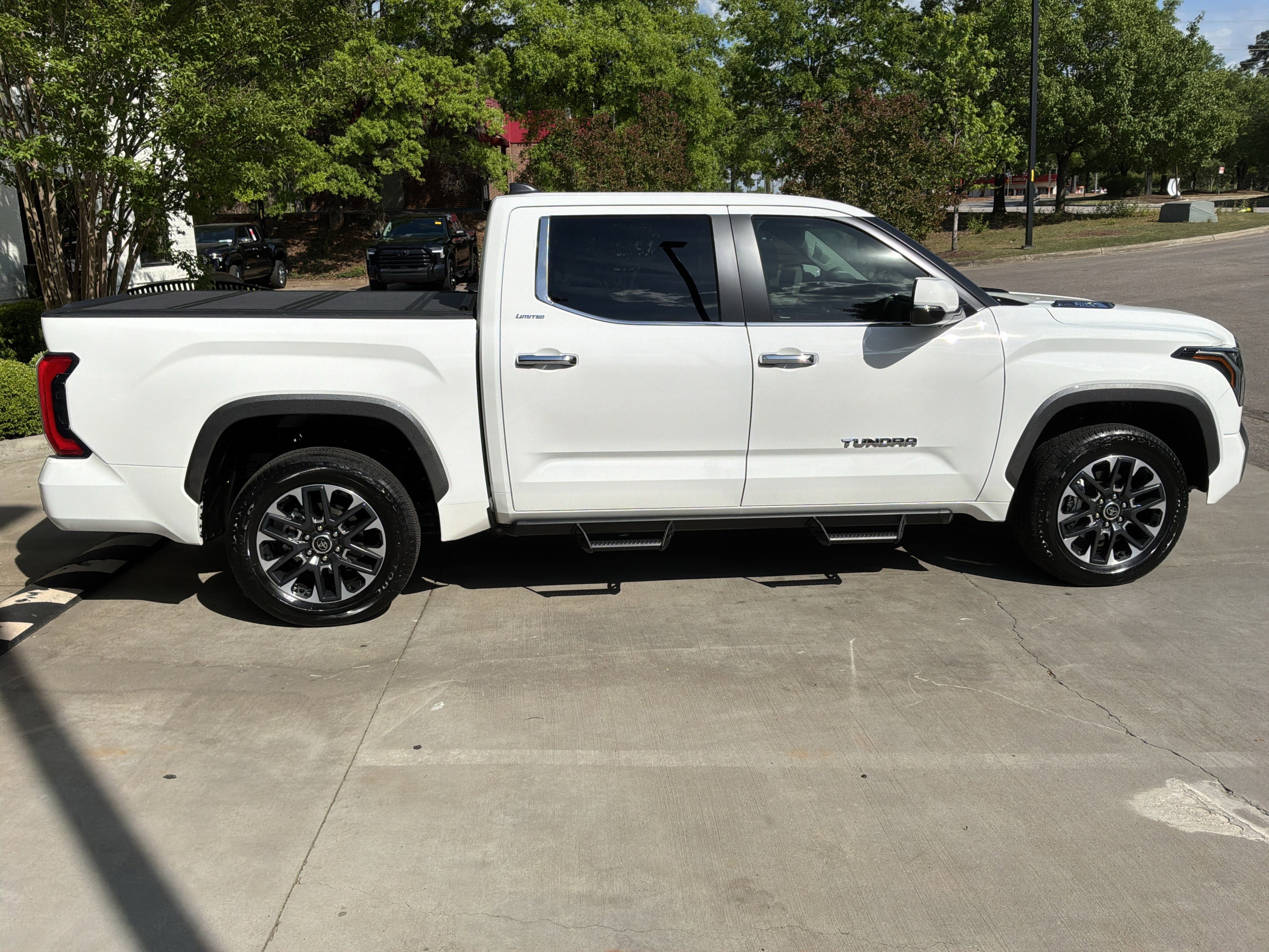 Used 2024 Toyota Tundra Limited AWD/4WD image 11