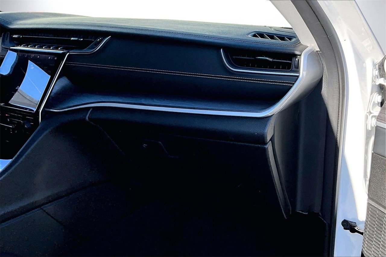 Used 2023 Jeep Grand Cherokee Limited image 20