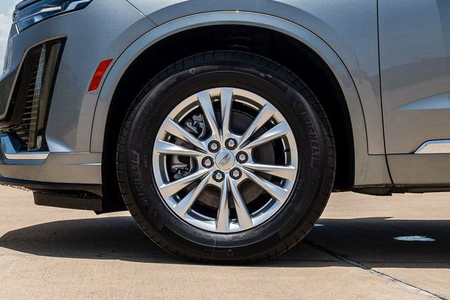 New 2025 Cadillac XT6 Luxury image 9