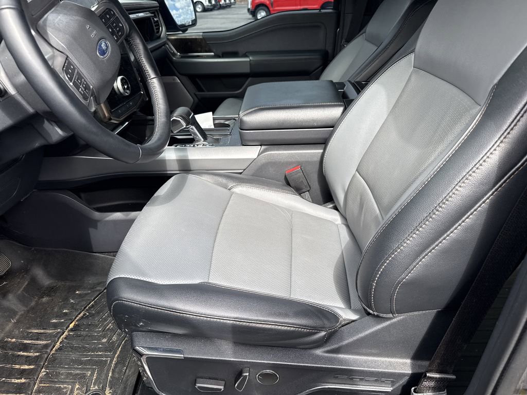 Used 2022 Ford F150 Lightning Lariat image 9