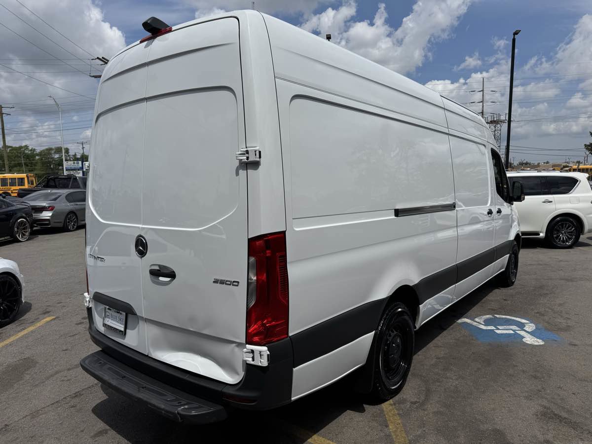 Used 2023 Mercedes-Benz Sprinter 2500 image 5